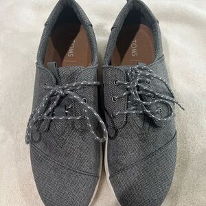 Women’s Toms - Great Tweed Sneakers.  Size 9